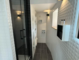 Le Mas du Bessin Gîte jaune Salle de bain douche