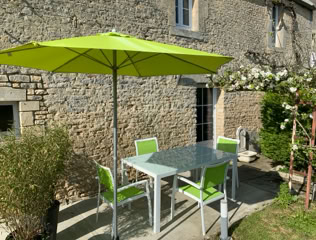 Le Mas du Bessin Gîte Vert Table exterieur